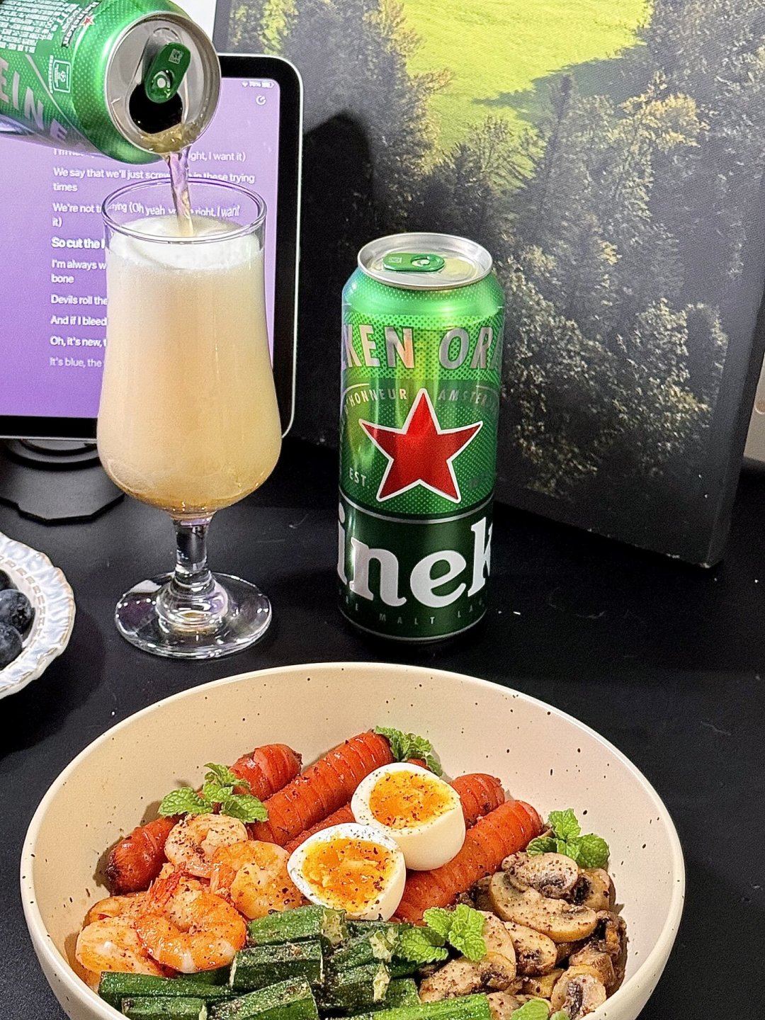 旺季啤酒产量连降两月，高端酒却逆势涨10%：华润半年少赚一成后，囤货党的啤酒下半年怎么买