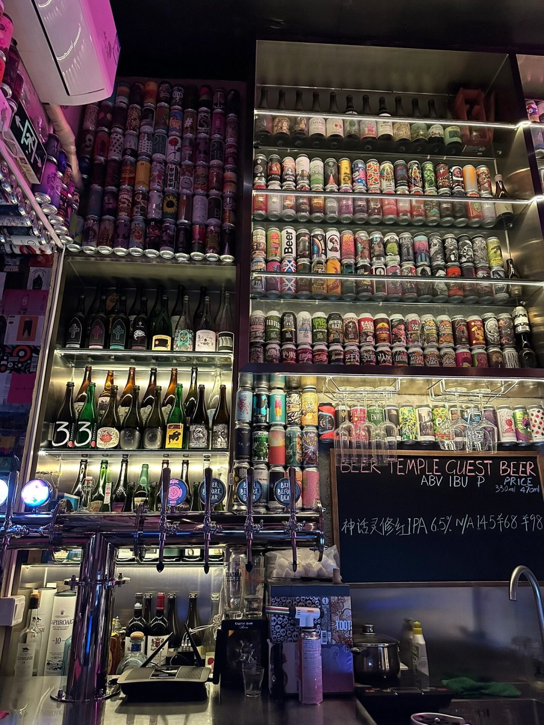 旺季啤酒产量连降两月，高端酒却逆势涨10%：华润半年少赚一成后，囤货党的啤酒下半年怎么买