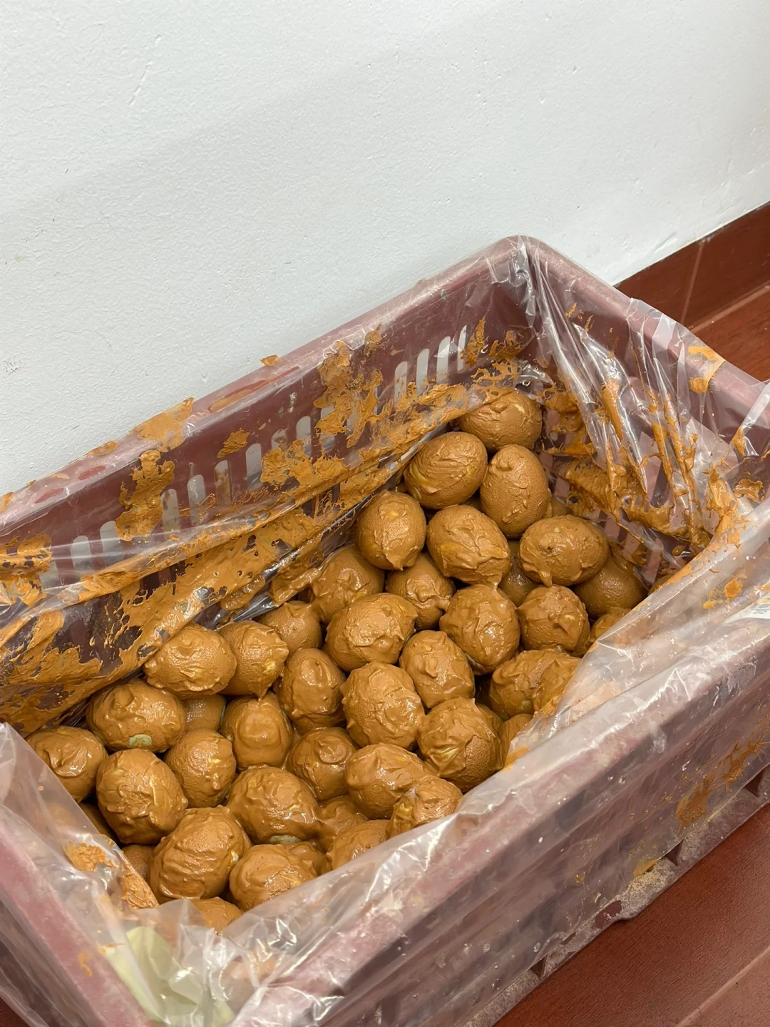 月饼季第一坑是咸蛋黄:一半化黄、一半被疑是假的,翻完30多篇帖我把买法和处理法理清了