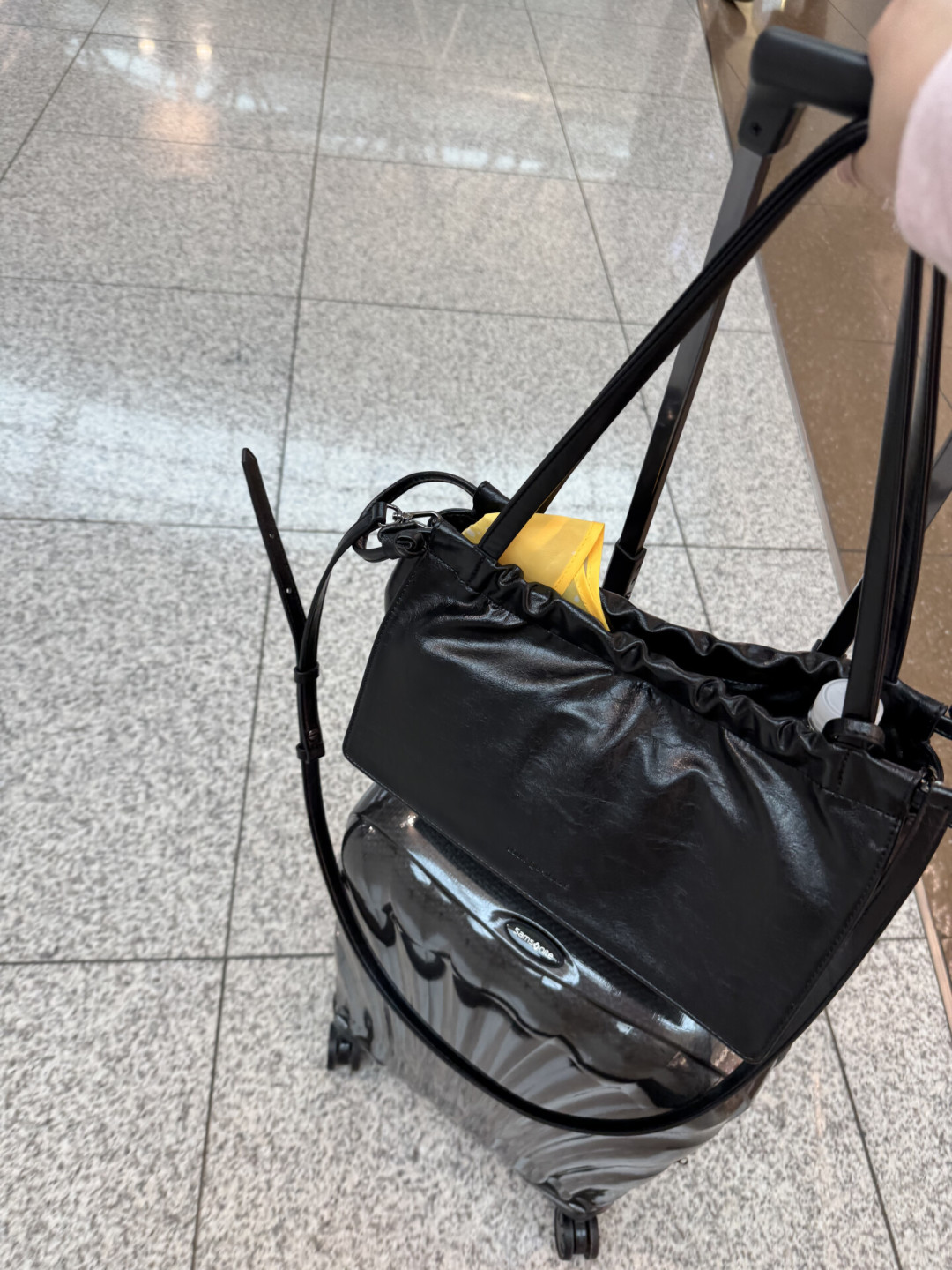 韩免新秀丽立省2000,评论区却都在问同一件事:箱子怎么带回国
