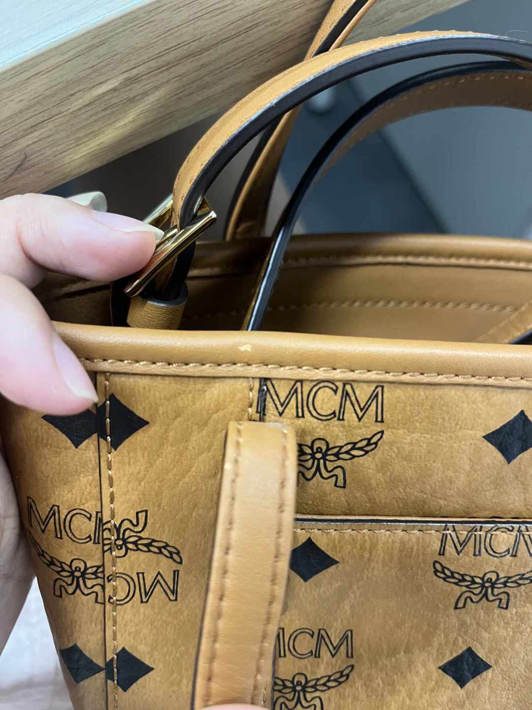 7、8月MCM掉皮投诉扎堆:我翻遍全网投诉和售后案例,把两种问题、三条维权路、修复账本都理清楚了