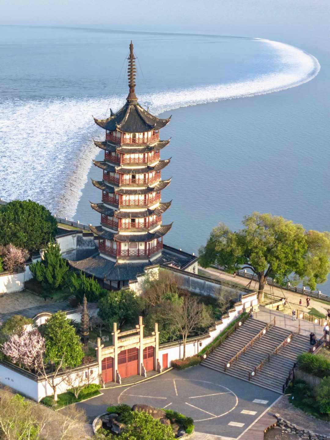 鲁智深圆寂是一氧化碳中毒？那个2200万播放的回答火了，我翻开原著核查，发现三处不成立