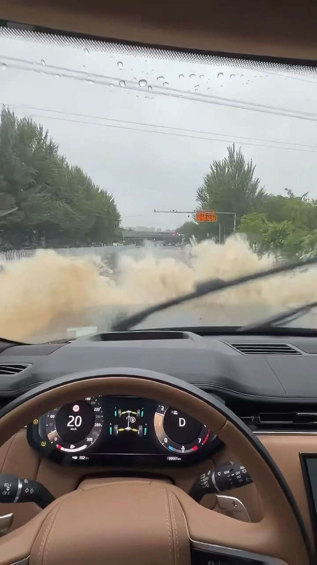 同样标900mm涉水,享界G9和揽胜不是同一个