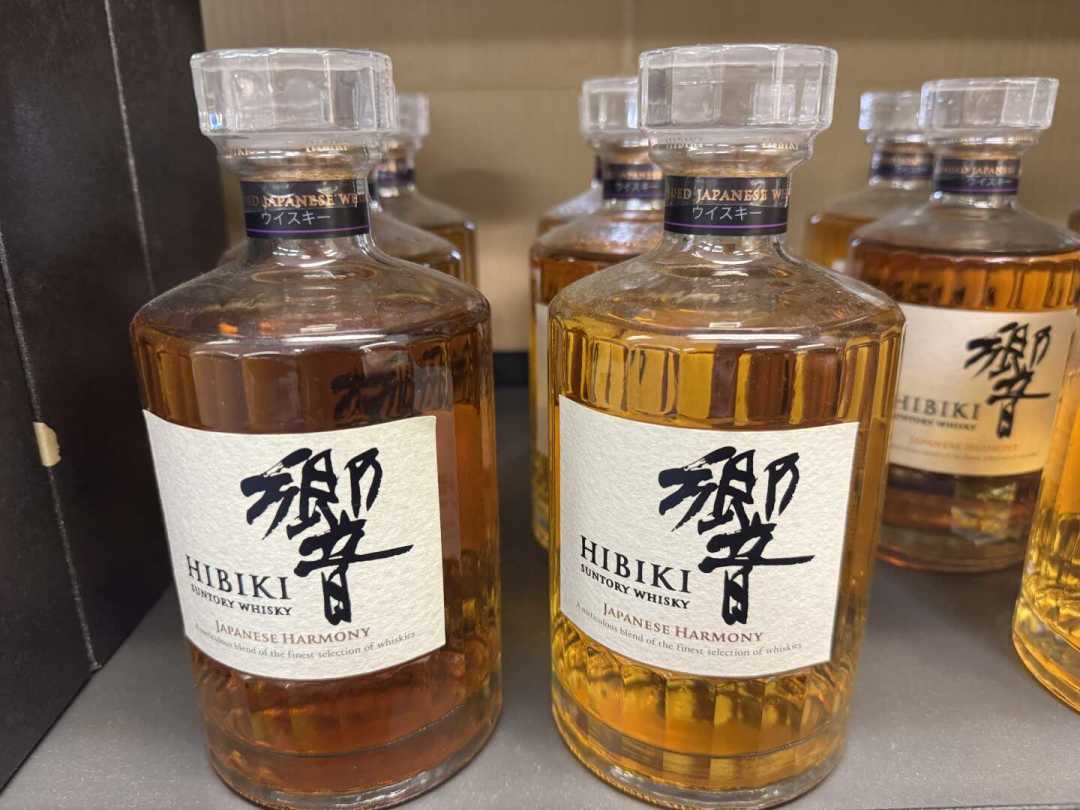 “三年前买的威士忌突然变色了?”变色、沉淀、跑酒、塞子发霉,囤的酒还能不能喝,一次讲清楚