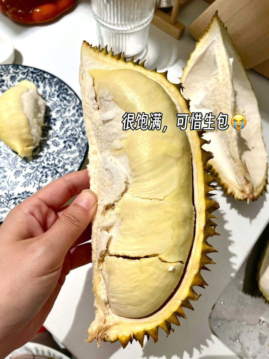榴莲降价,第一次买整颗的先别急着开:熟度时间表和生包拯救攻略,开果前存好