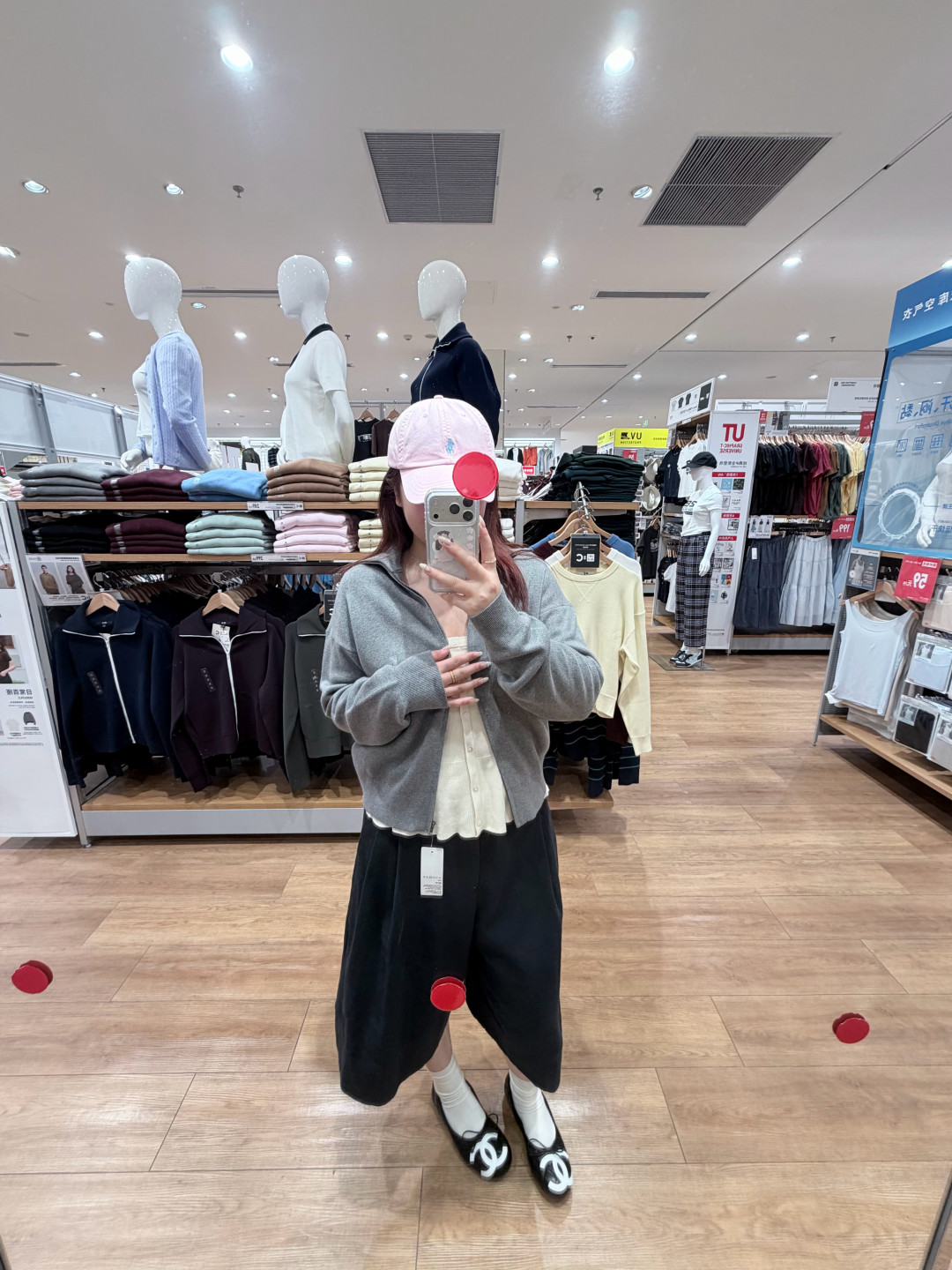 评论区都在求借优衣库员工价,门店却正在招人:打工挣折扣这笔账,我替你算好了
