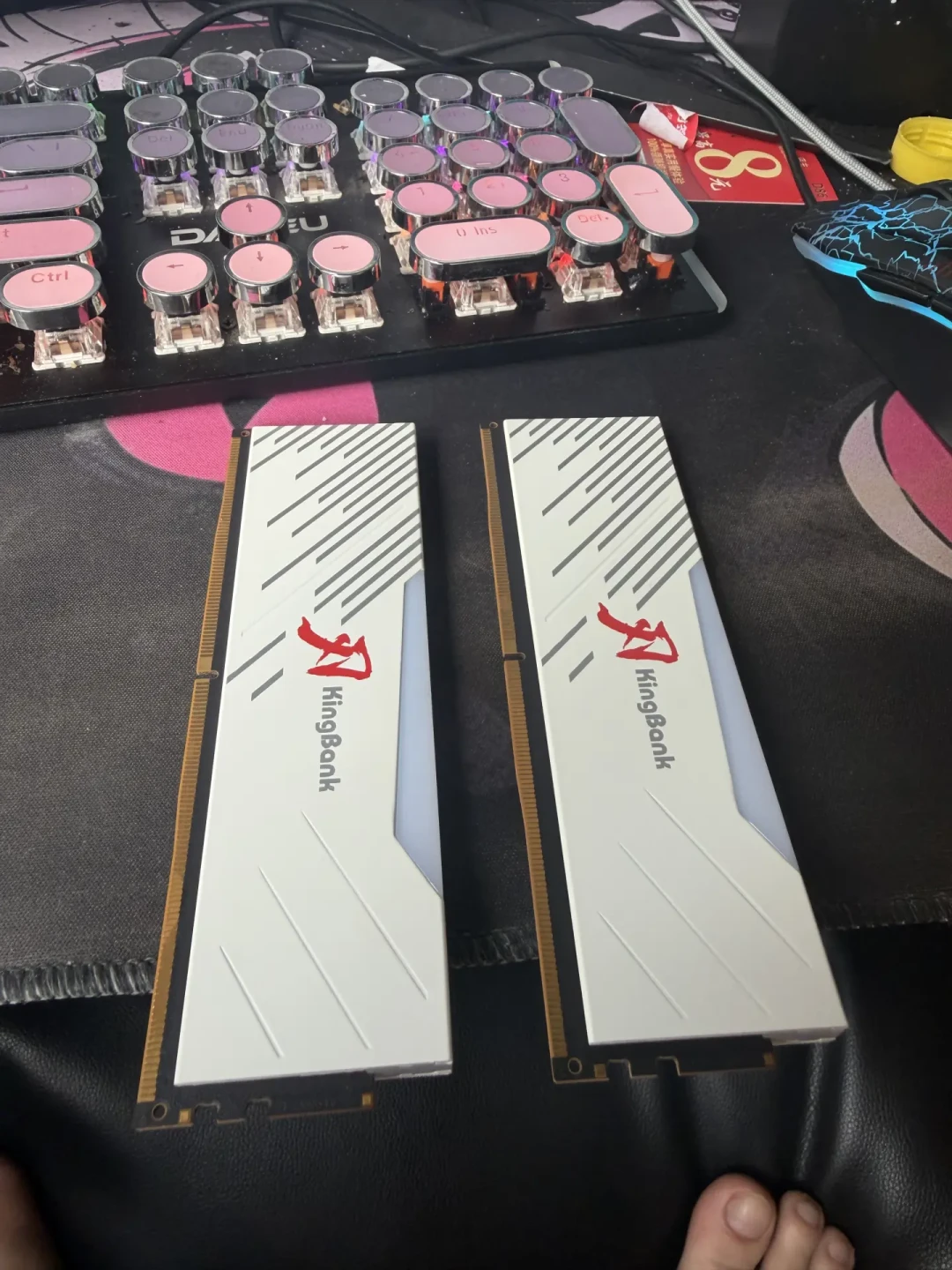 64GB内存套装从191美元涨到1118美元,贩子天天收货:手里的旧内存条,卖还是留?