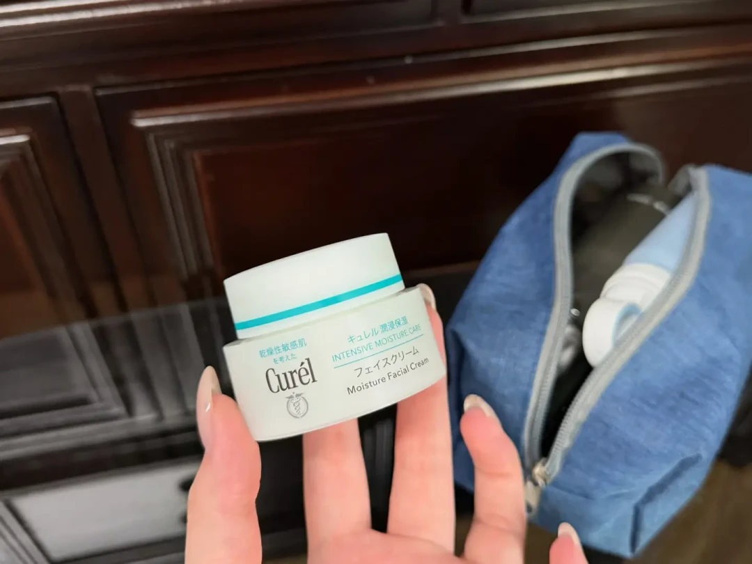 没有“逆光疹”这种皮肤病:脸上的小疙瘩分4条路,只有一条能刷酸