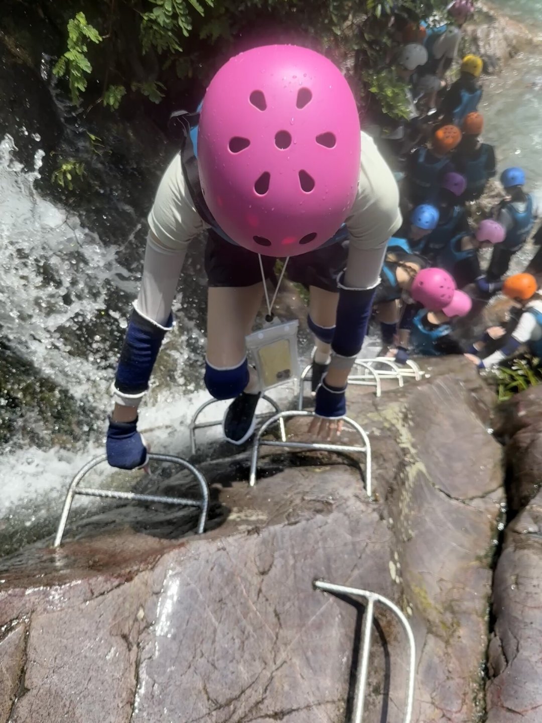 暴雨橙色预警、亚龙湾大浪卷人:华南暑期最后一波玩水,出发前先查这4个问题