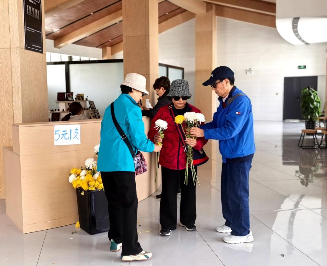 十七年后,“康丫”回到松山脚下卖石斛:高峰的品牌“松山记忆”入驻小红书,支持前先看清这三点