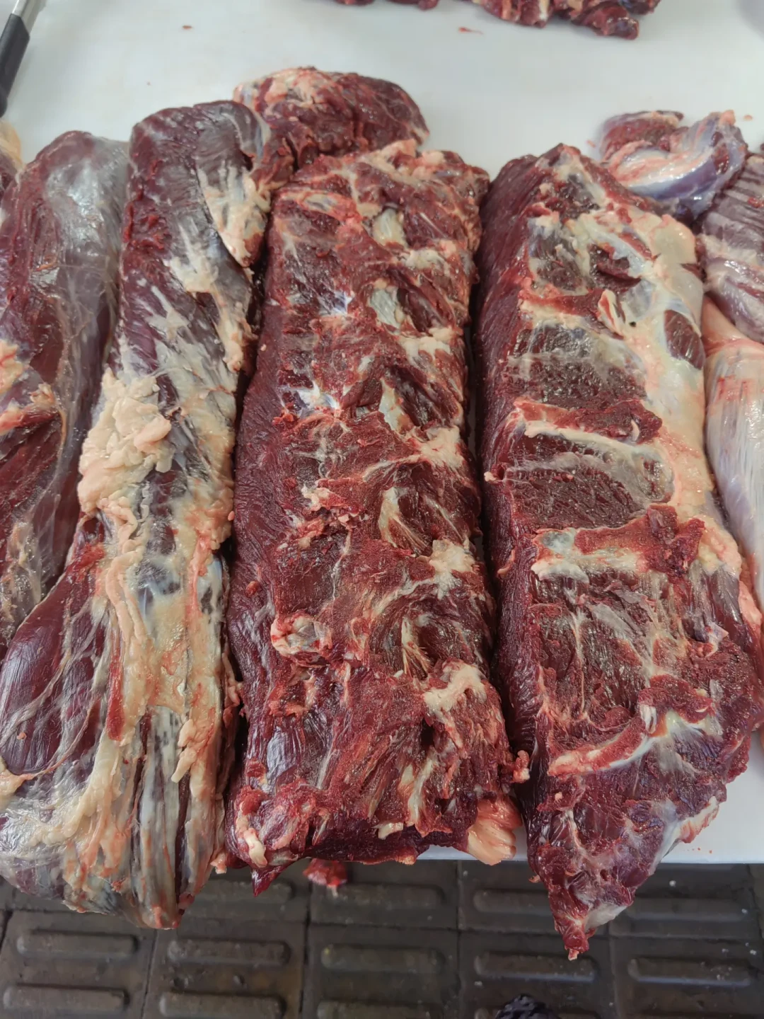 人民日报专门发文教你挑牛肉:冷鲜、冷冻、热鲜怎么选,怎么解冻不亏钱,这篇讲透了