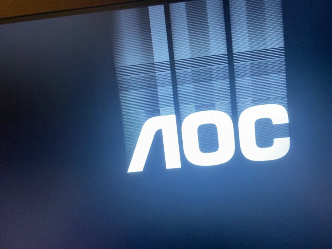 十几份「AOC花屏」维修记录摆在一起：有人10分钟换新，有人折腾11天，差别在哪