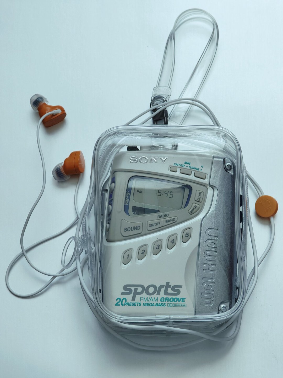 抽屉里的Walkman先别急着修:有人花100块打理完颤音还在,4条线判断值不值