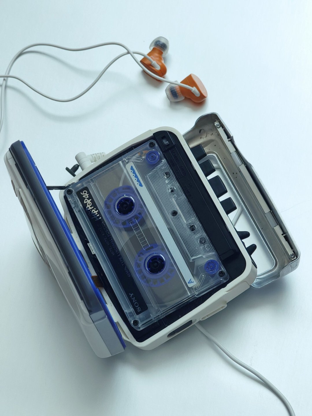 抽屉里的Walkman先别急着修:有人花100块打理完颤音还在,4条线判断值不值