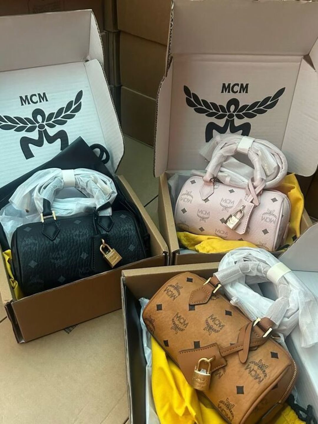 MCM八月价格乱象:同款包两个吊牌价,折扣到底按哪个算?