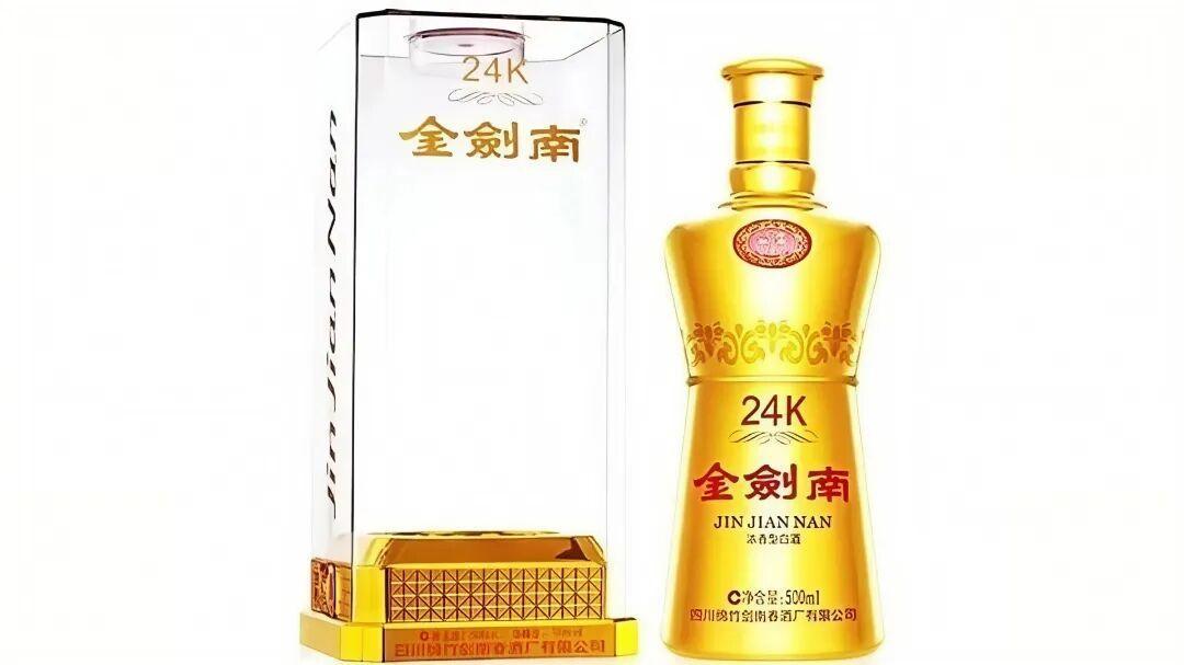 生腌火鸡面配剑南春,点赞近四千:这瓶硬通货在家喝,先看两派口碑,再算这笔账
