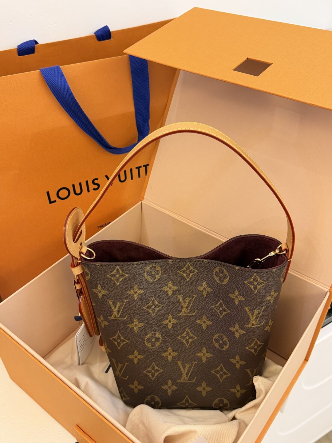 LV“四叶花”官司败诉,二手老花行情下探:手里的LV,卖、留还是抄底?