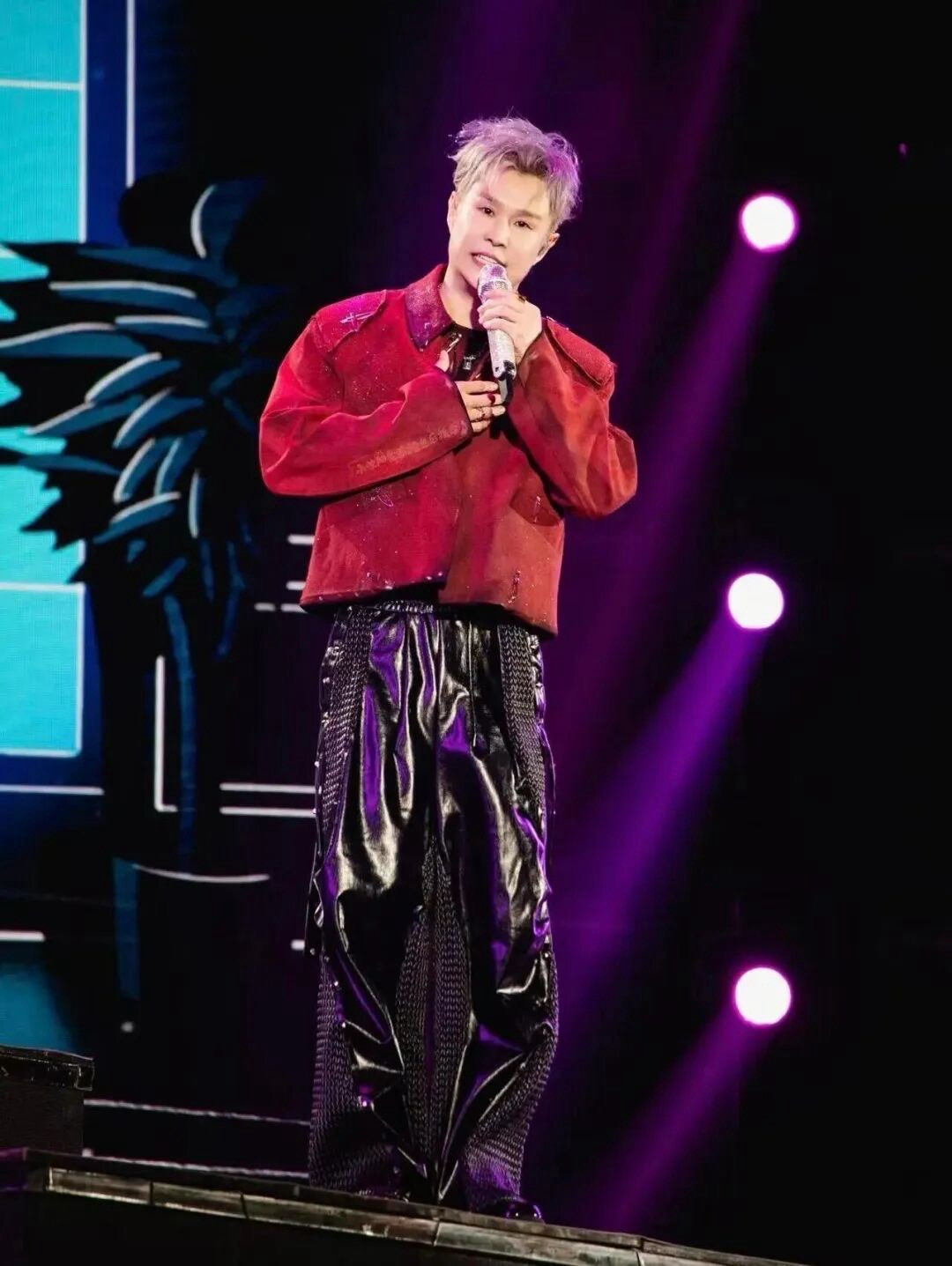 从“不差钱”到“不差面儿”：小沈阳包头演唱会上新，199元起值不值得抢？