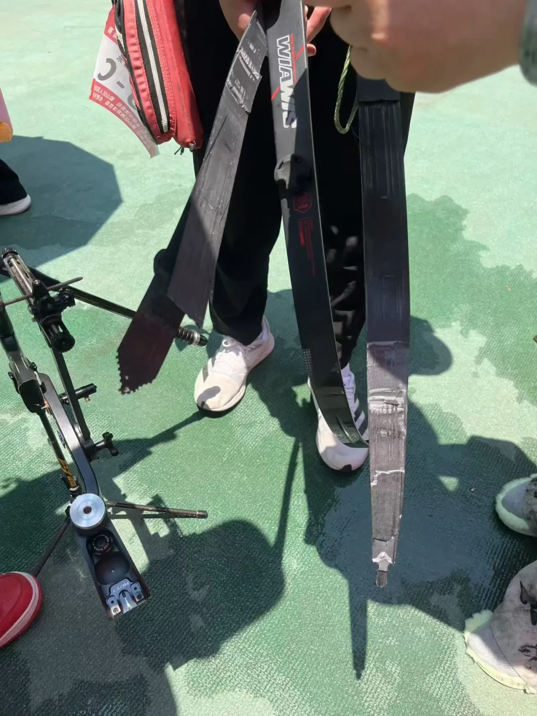 为什么弓片是射箭装备里唯一不建议买二手的部件?一条93万播放的爆片视频讲透了