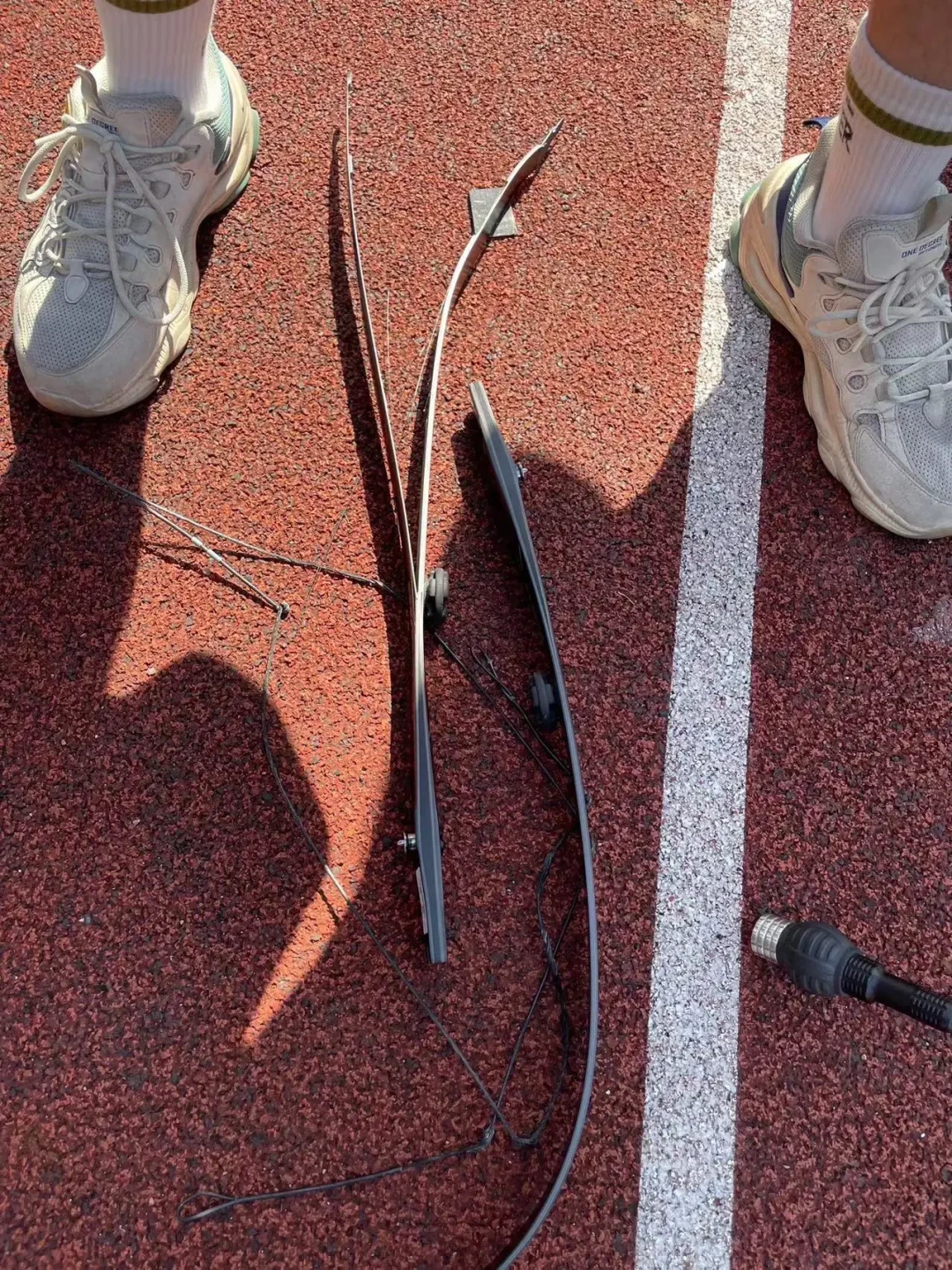 为什么弓片是射箭装备里唯一不建议买二手的部件?一条93万播放的爆片视频讲透了