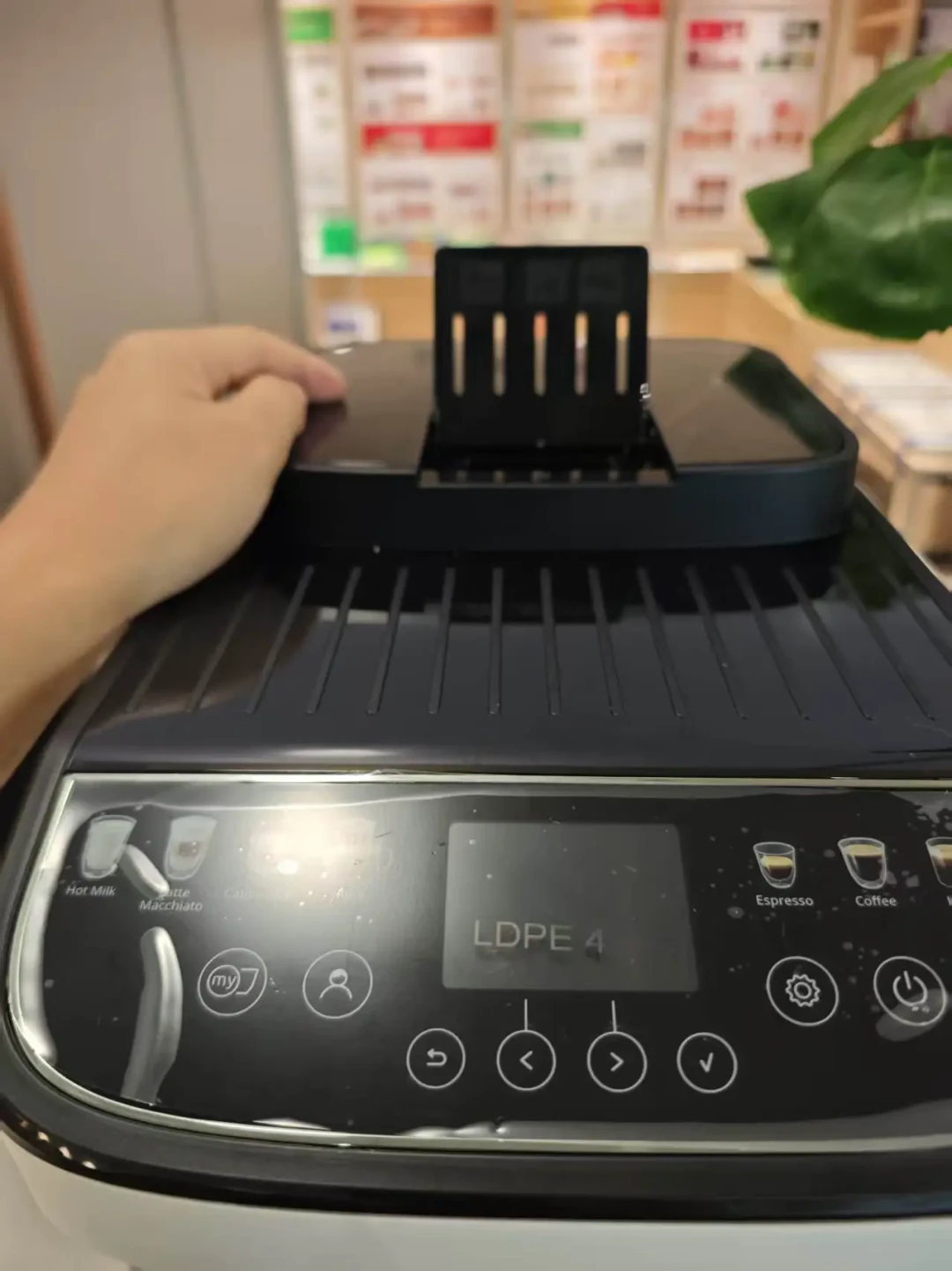 咖啡机维修报价1521元,新机只卖7396:机器坏了,先算清这三笔账再回答