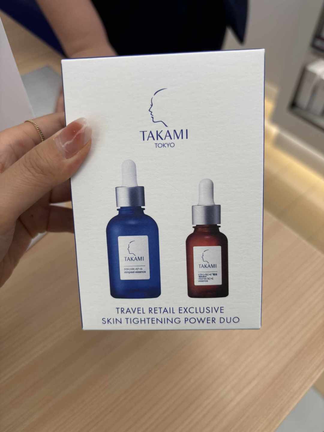 昨天是TAKAMI「肌育日」:五个渠道的小蓝瓶,我们替你按毫升算了遍价