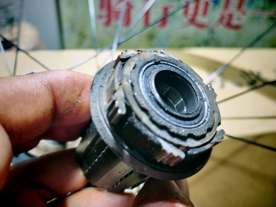 车刚淋雨/泡水还能骑吗?翻了几家修车店的处理流程:哪个部位先坏,DIY还是送店,有讲究
