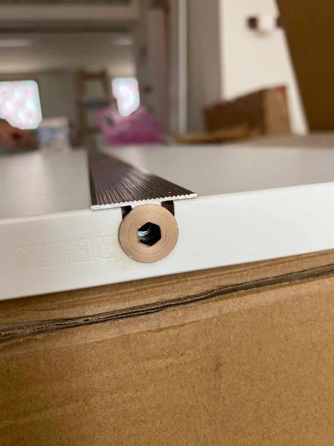 一门到顶的拉直器到底加不加?翻完几十条变形翻车帖和4套高度口径,我把判断表和合同条款整理出来了
