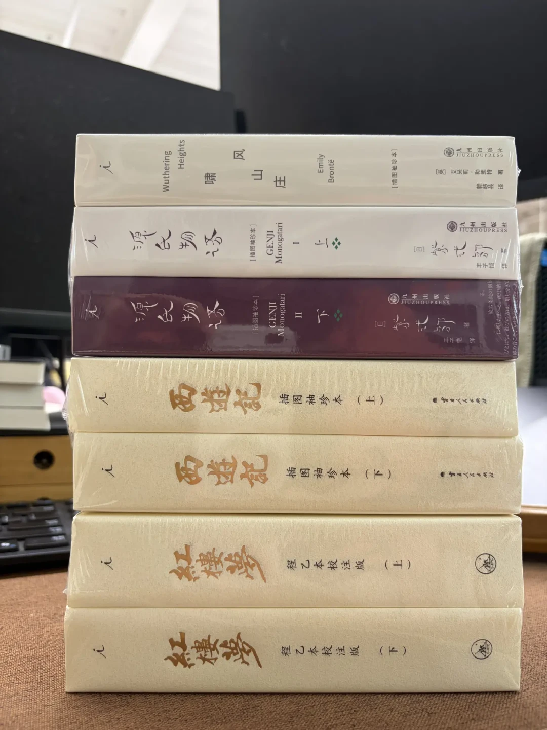 读完《呼啸山庄》觉得不对劲?网上吵起来的两派人,可能读的不是同一本书