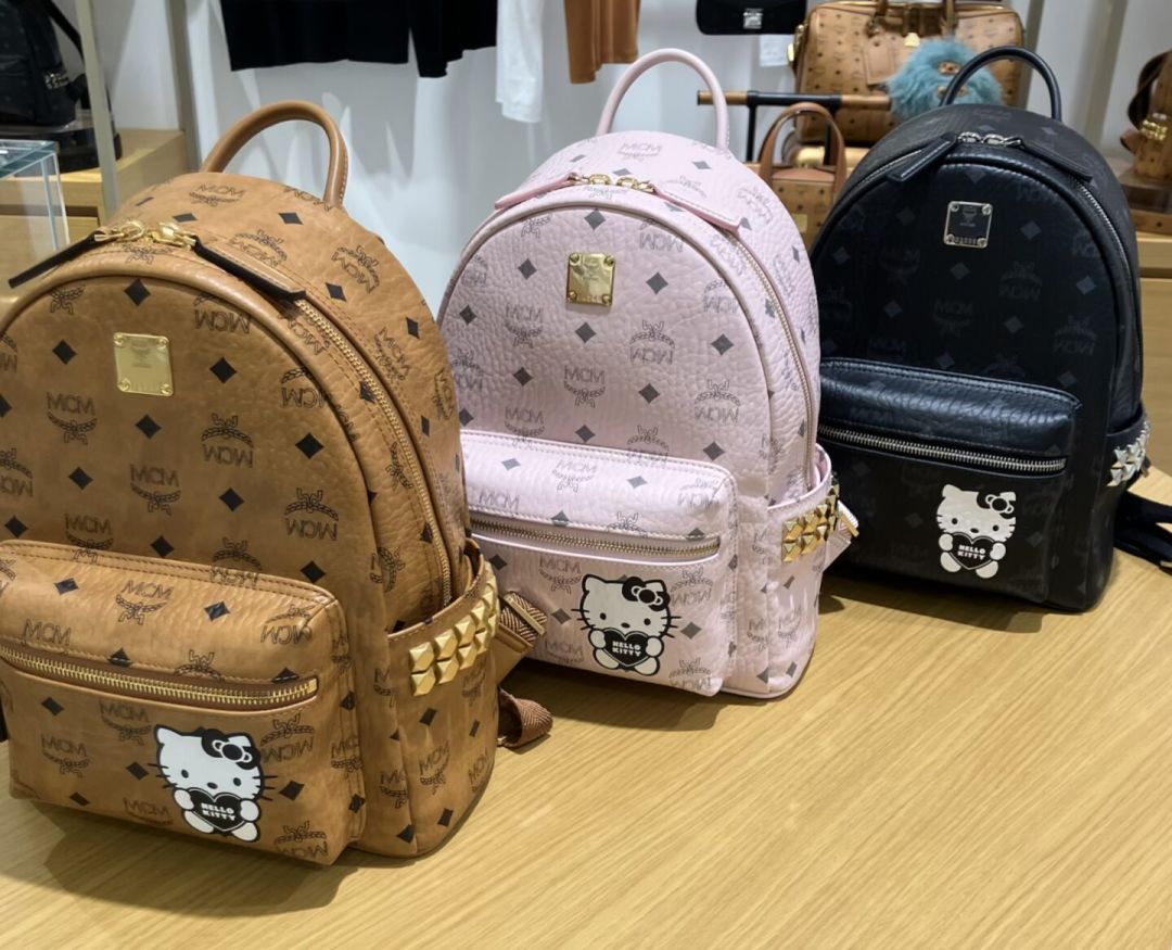 MCM × Hello Kitty 第二弹是日本限定:4 只包 10.5 万日元起,免税加日元贬值的到手价,我替你算好了