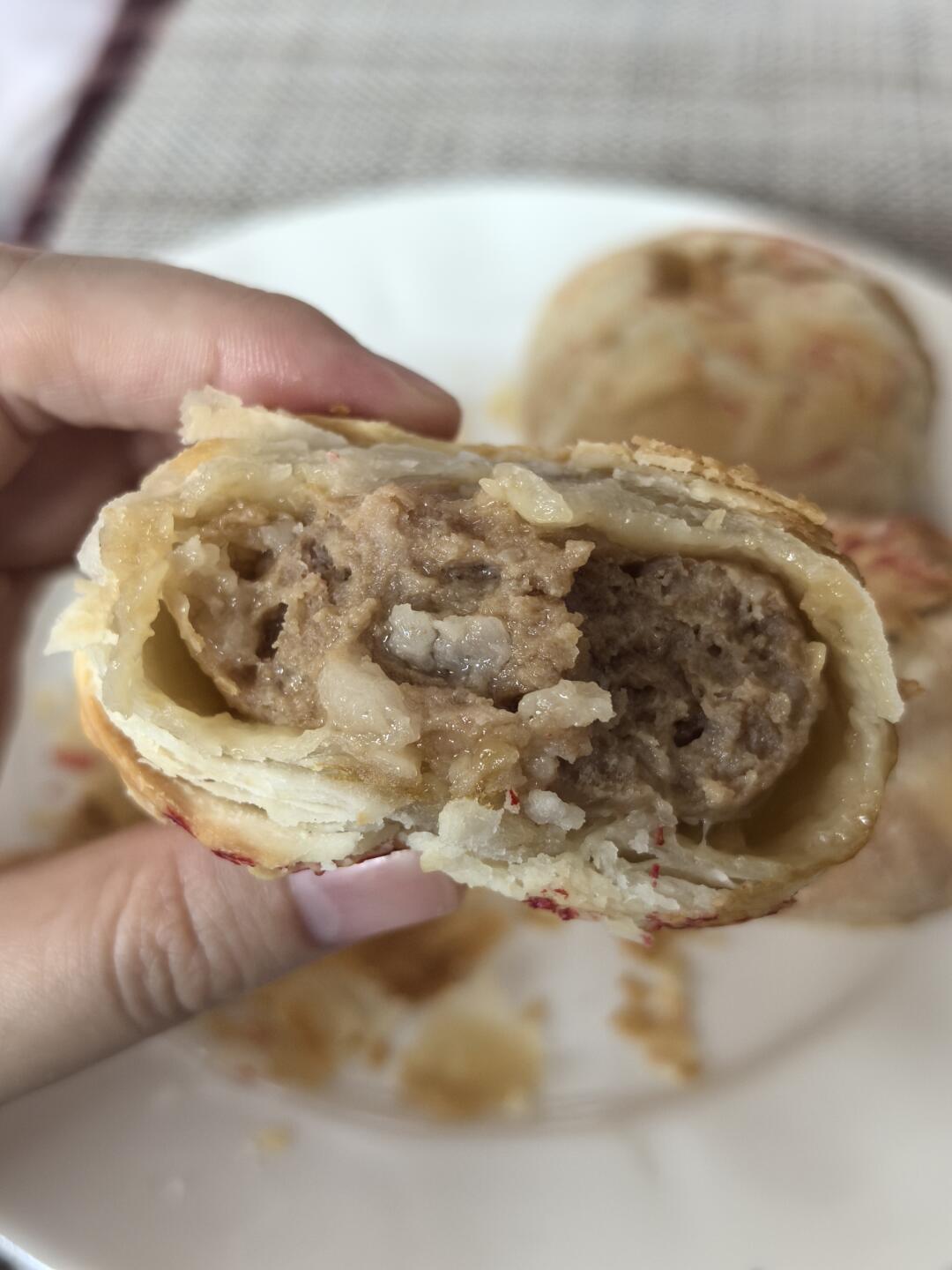五芳斋鲜肉月饼跌到2块一只：排不上现烤的队，这份