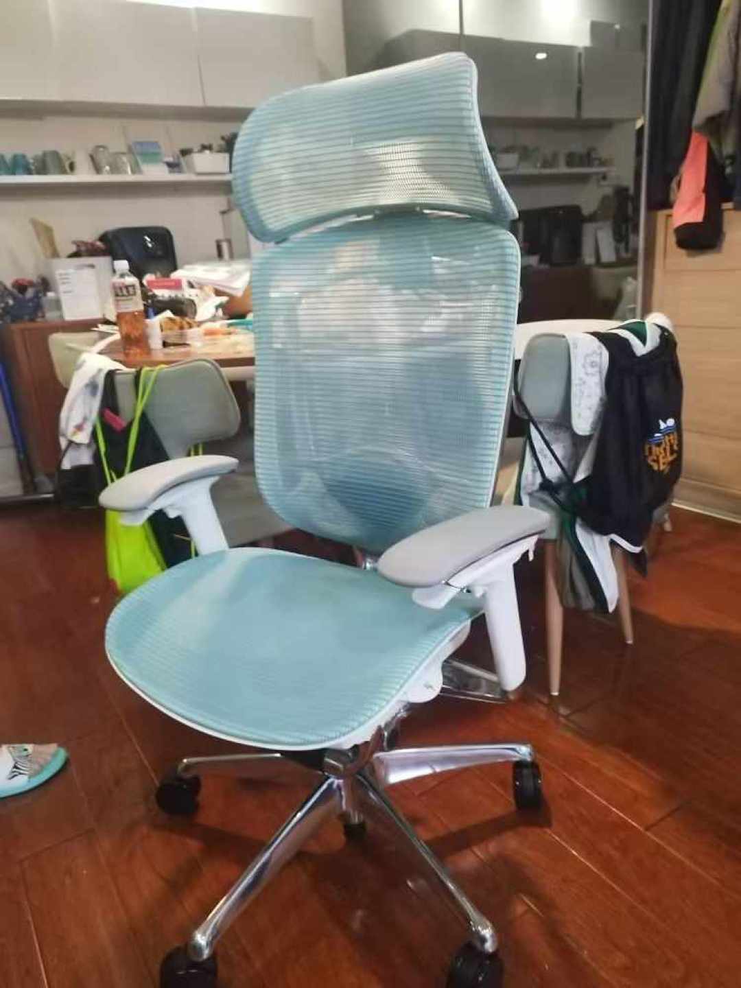 预算够直接上Aeron?翻了三个平台的试坐帖,这4种人被竞品