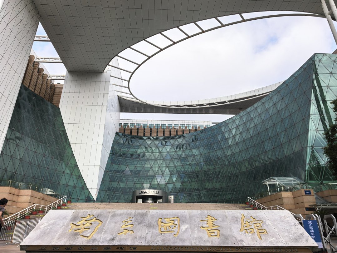 AI在海外碎书，国内7万部古籍免费看：这份官方数字化渠道清单值得收藏