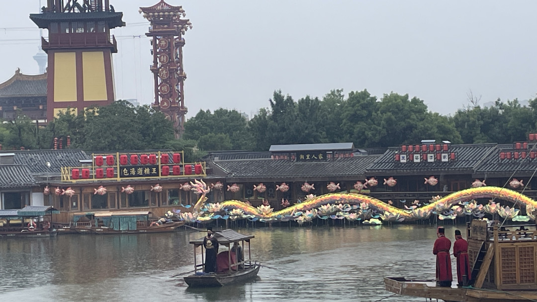 清明上河园递表港交所:年客流960万、利润却跌25%,这张120元三日票怎么玩才回本