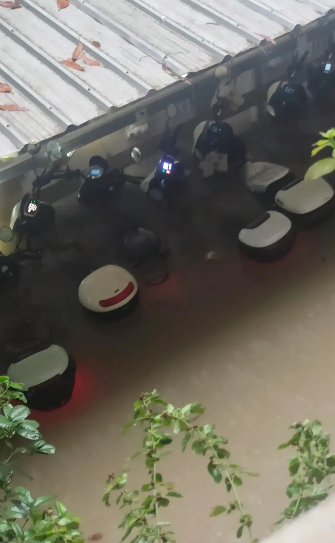 电动车被暴雨淋了,