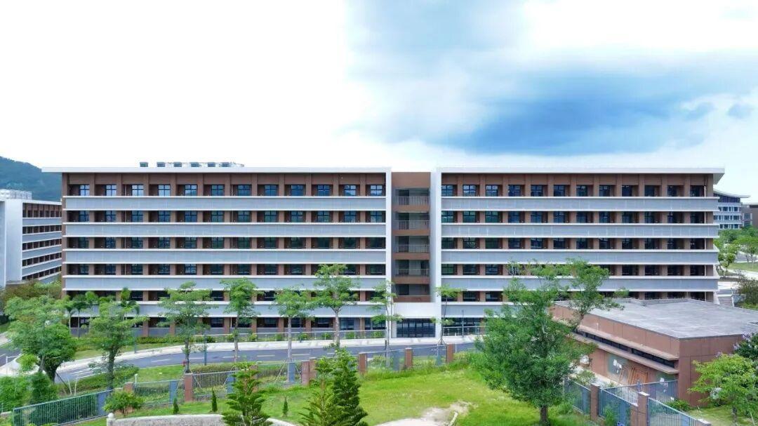 董明珠当校长、格力技校开学：学费9000—15000元加“优先进格力”的承诺，值得赌吗？