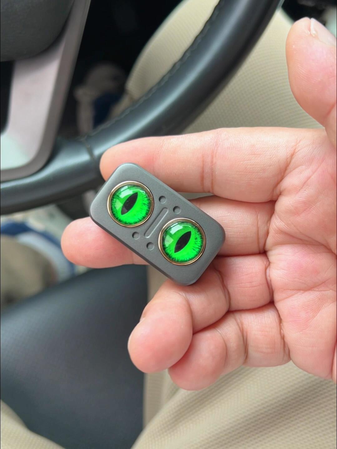 同一块小金属,有人卖9.9包邮,有人卖到上万:EDC解压玩具的第一块,到底该花多少钱