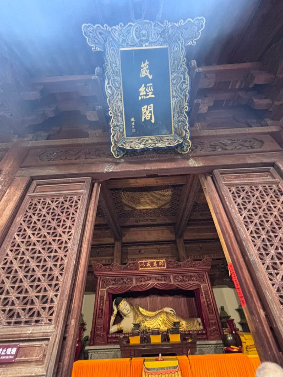 扫地僧到底是谁?我把网上流传的主要说法都翻了一遍,按证据强度分档,只有两个站得住