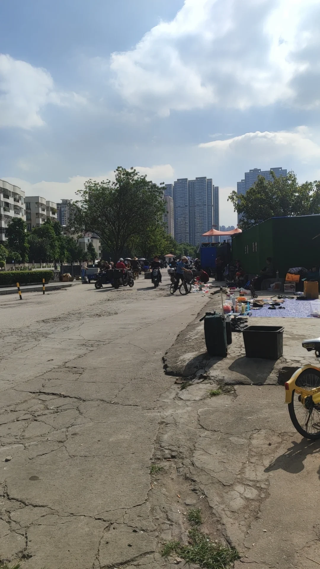 CCD跌到地摊价了？广州龙归鬼市30块一台的CCD是真的，但能不能带回家，看的不是你运气，是你兜里揣没揣电池