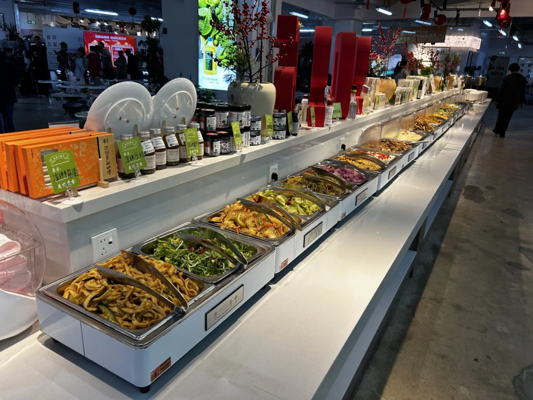 15元管饱的素食自助开满大街:核对完9地价格,我劝你先看懂“吃饱的代价”