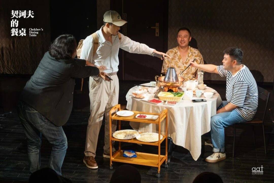 海鸥首演曾被喝倒彩，130年后剧场却在抢着排它：第一次看契诃夫，这份攻略请收好