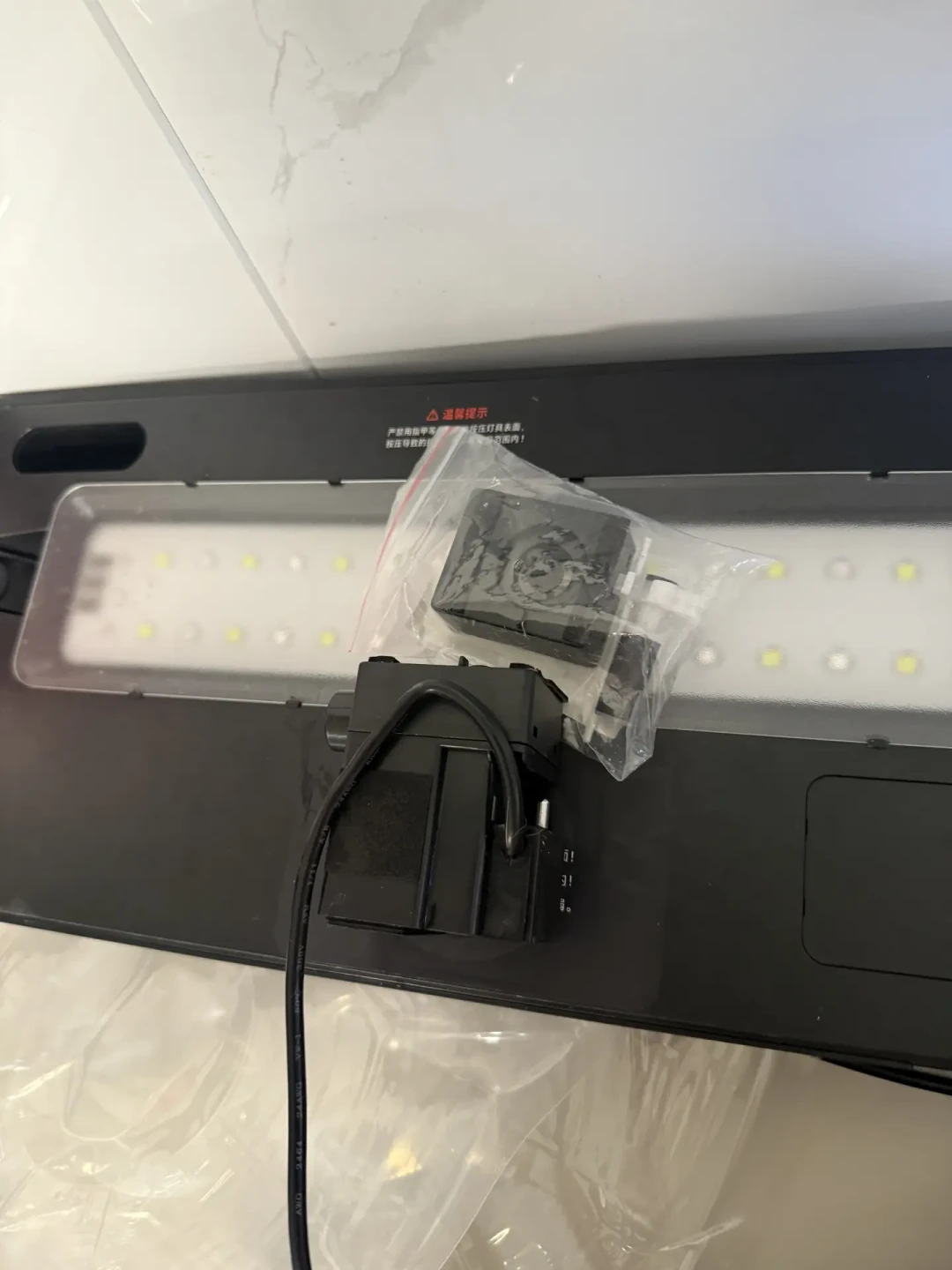 尼特利智能鱼缸卖了近半年,翻了20多条真实问题帖:二代修好了哪些坑,哪些还在