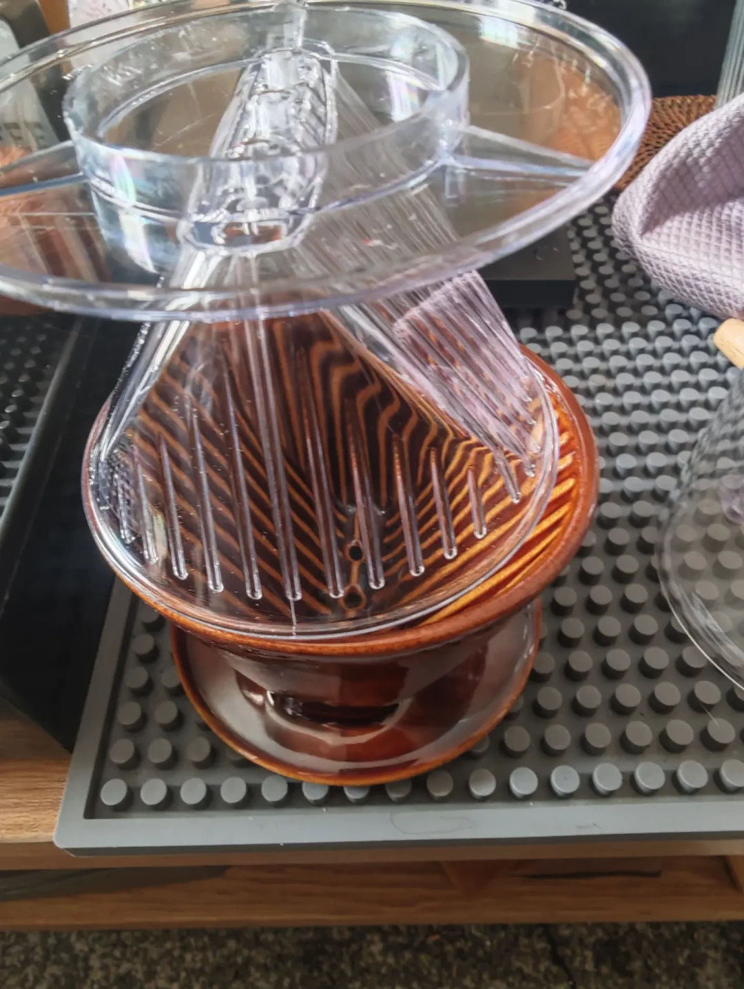 老师傅说拿捏不好，深烘党却说是刚需：Kalita扇形三孔滤杯，这周在小红书吵起来了