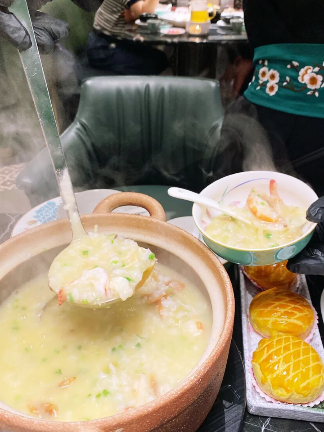 陶陶居排队2小时喝早茶,值吗?对照全网评价和广州早茶新规,给暑期游客一份避坑清单