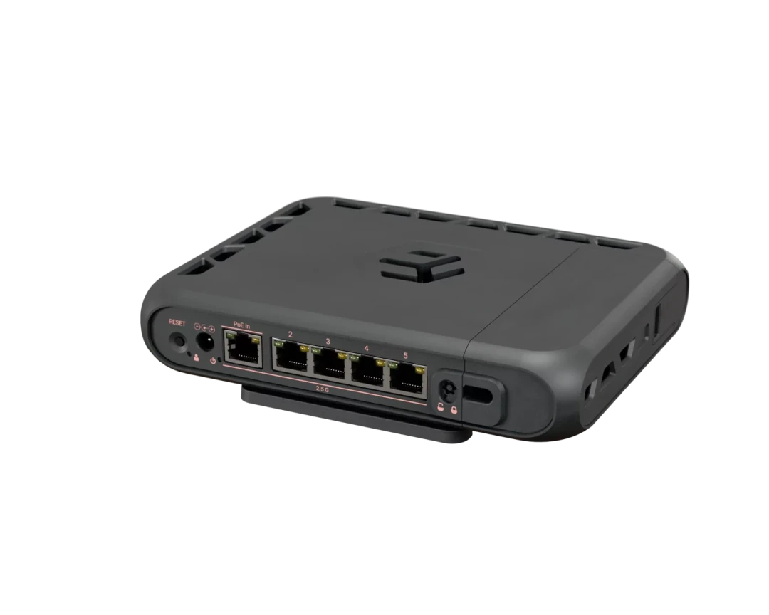 五口路由只有一两个能跑全速?MikroTik 参数表不写的三条选购暗规则