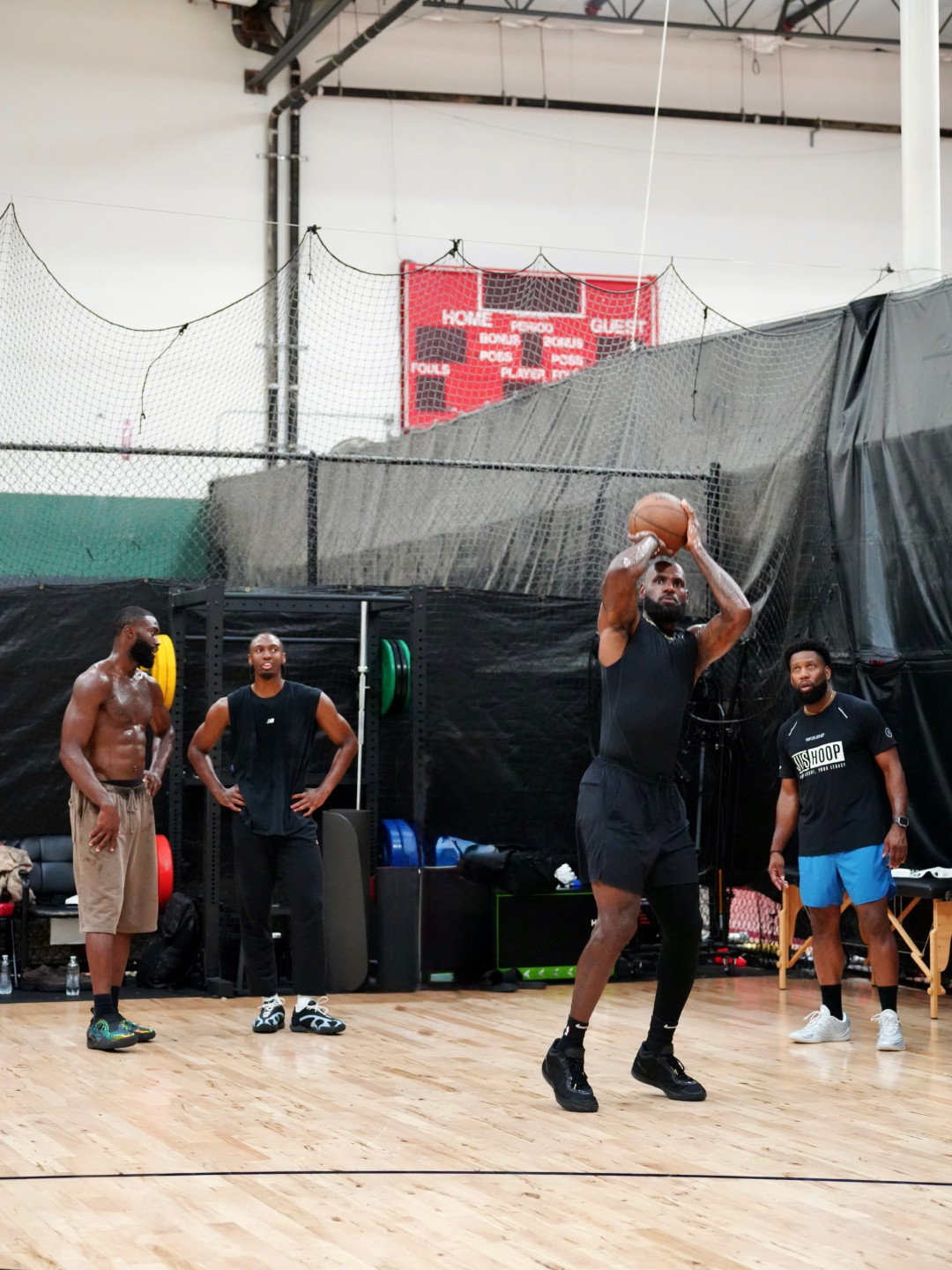 两个MVP、两个FMVP当队友,最后一攻给谁?马克西给出了76人最难的回答