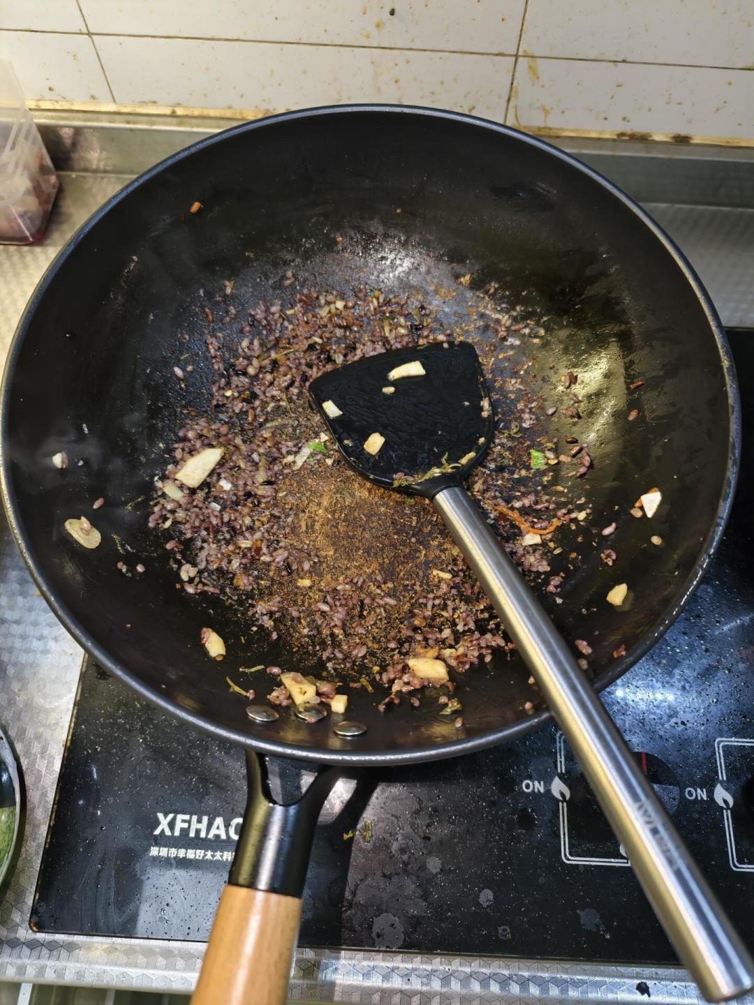 洗洁精不能碰?热锅冷油是咒语?铁锅养锅6大争议一次说清,真正有用的只有3条
