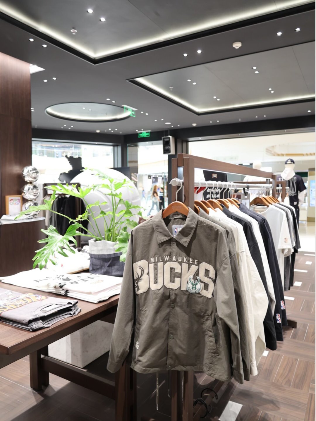 麦迪空降郑州开全国首店，杰克琼斯顺便把