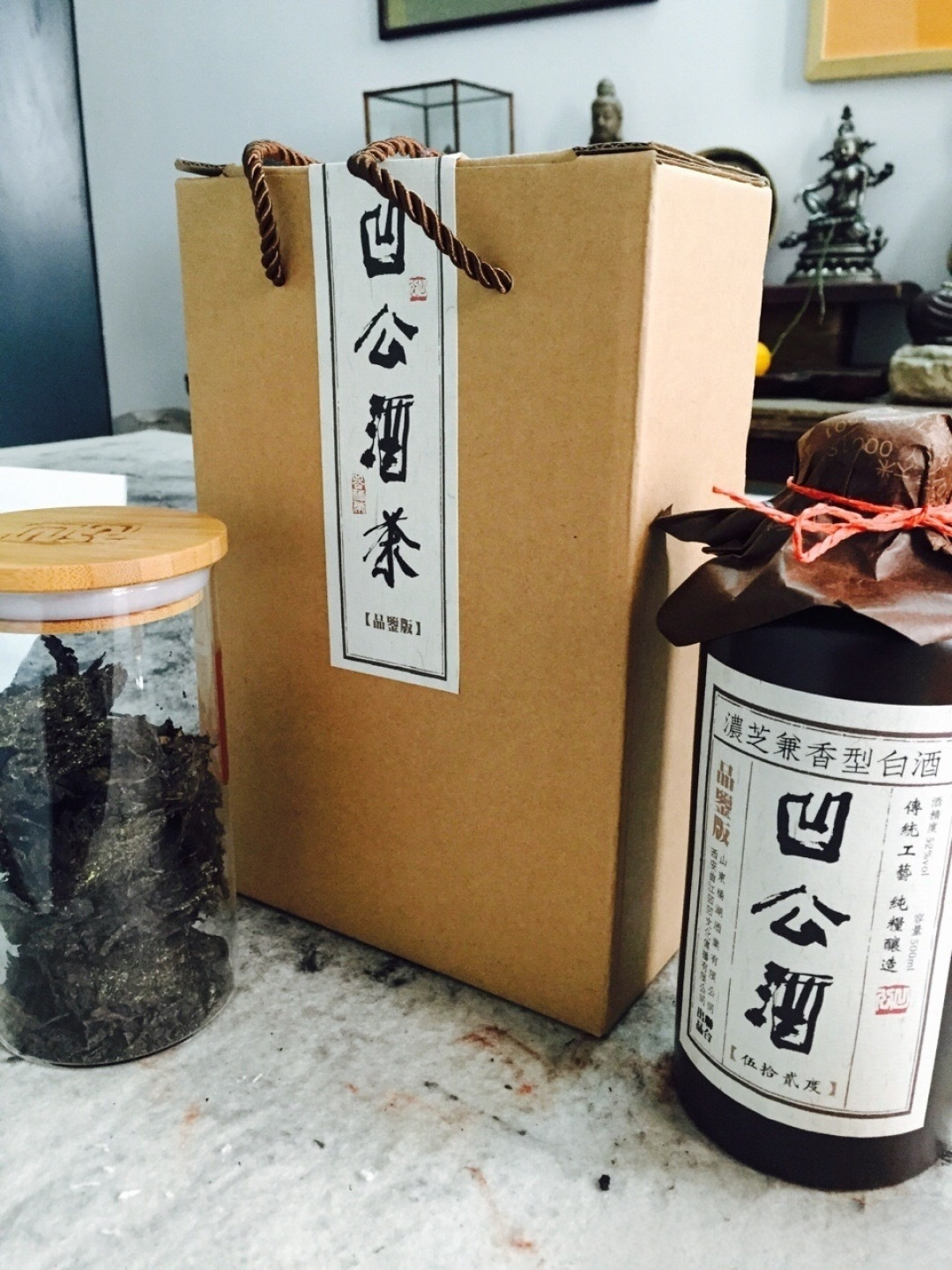 “贾平凹从未授权凹公酒”？那这瓶258元/8两的酒，是谁造出来、卖了十年的