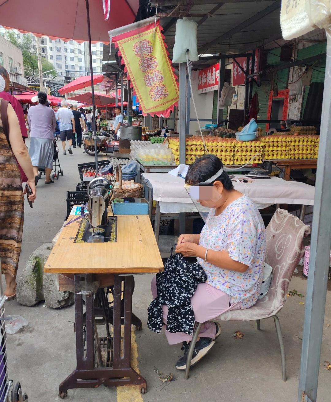 改裤脚10块,改腰围120:衣服出问题先别扔,这份修补行情表帮你算清楚